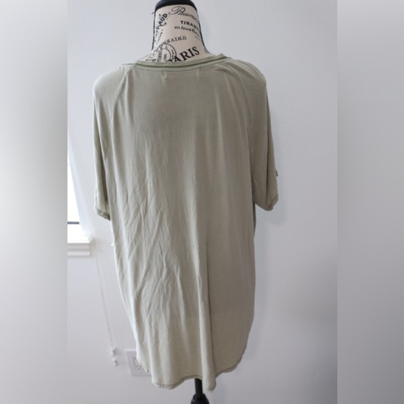 NWOT Project Social UO T Women's V-Neck Tee Green Short Sleeve Size M Casual - Picture 3 of 6